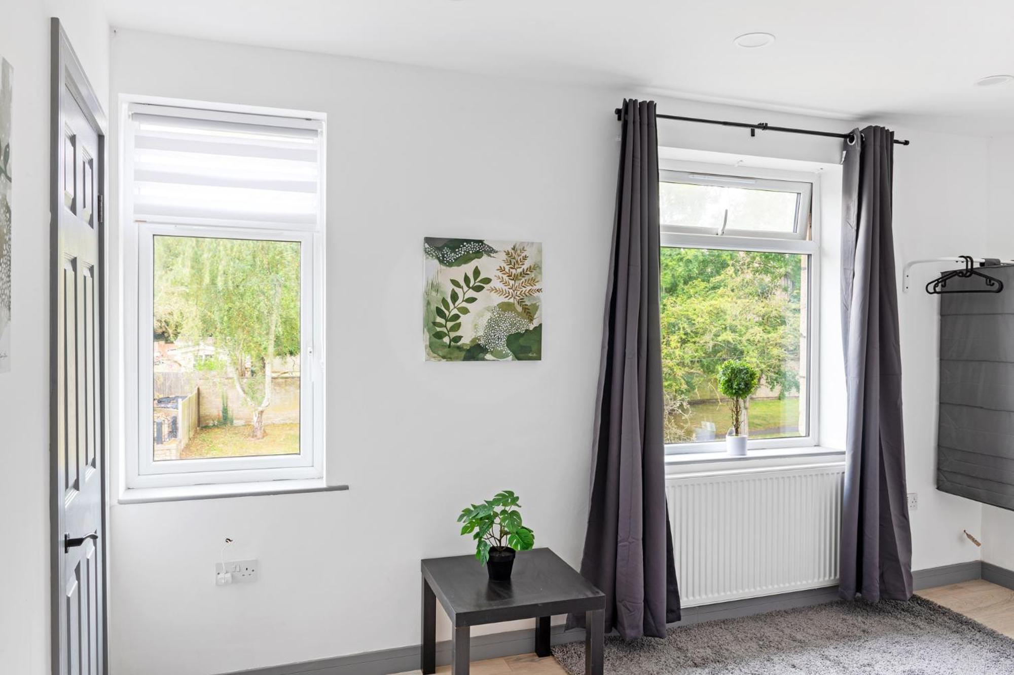 Stanion Luxurious 3 Bedroom Modern House Northamptonshire, Double, Twins, Single, Free Parking, Free Wi-Fi, Pets, Up To 8 Sleeps, 4 Smart Tvs Corby Eksteriør billede