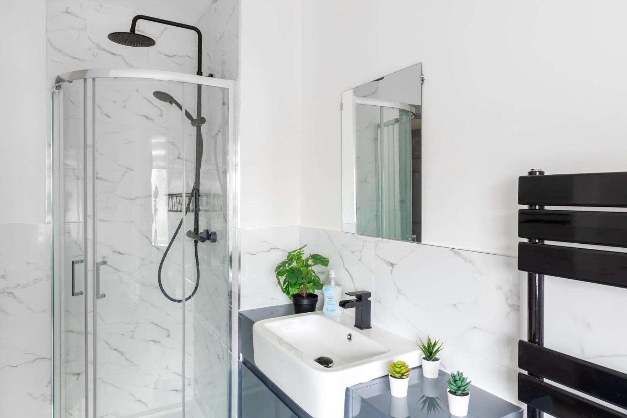 Stanion Luxurious 3 Bedroom Modern House Northamptonshire, Double, Twins, Single, Free Parking, Free Wi-Fi, Pets, Up To 8 Sleeps, 4 Smart Tvs Corby Eksteriør billede