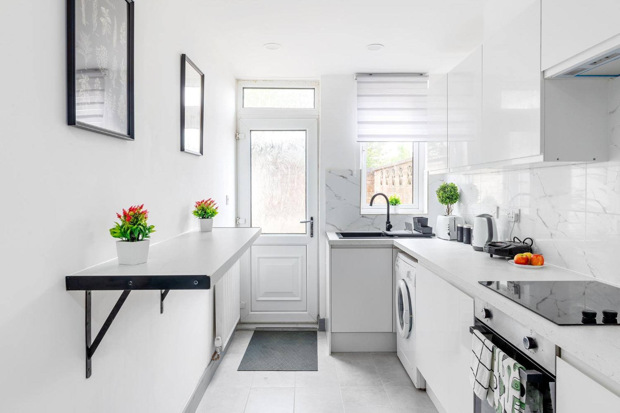 Stanion Luxurious 3 Bedroom Modern House Northamptonshire, Double, Twins, Single, Free Parking, Free Wi-Fi, Pets, Up To 8 Sleeps, 4 Smart Tvs Corby Eksteriør billede