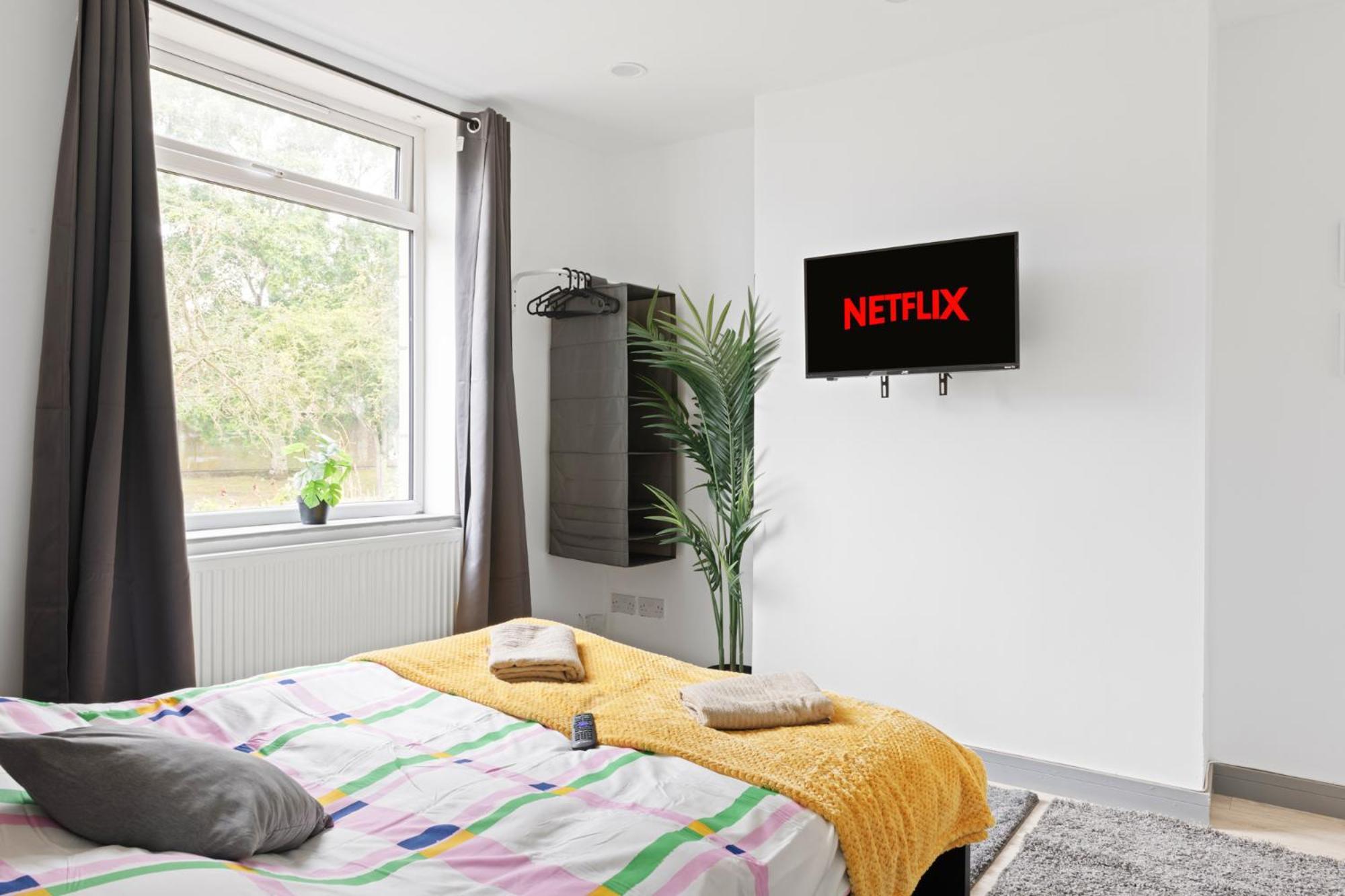 Stanion Luxurious 3 Bedroom Modern House Northamptonshire, Double, Twins, Single, Free Parking, Free Wi-Fi, Pets, Up To 8 Sleeps, 4 Smart Tvs Corby Eksteriør billede