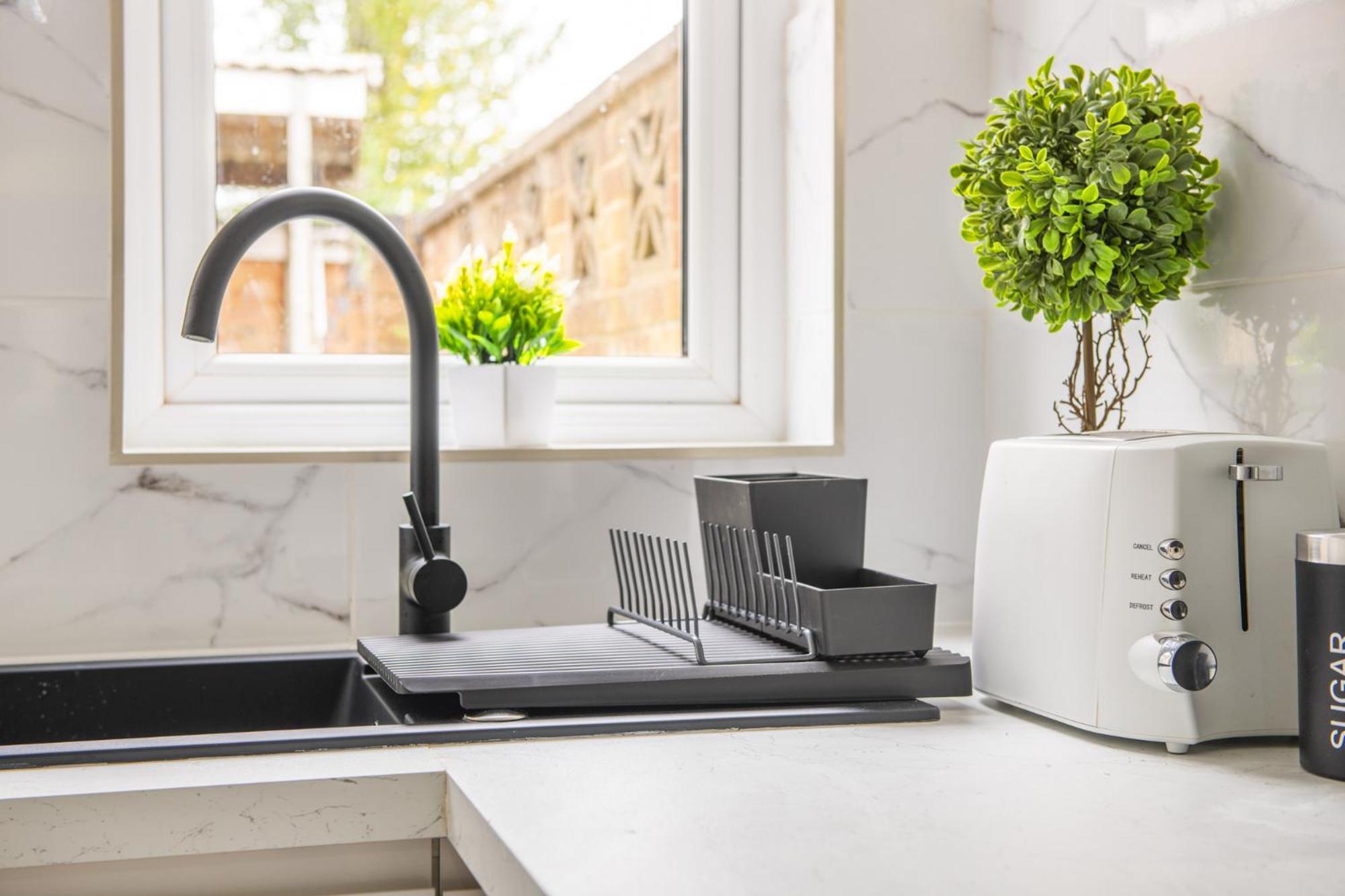 Stanion Luxurious 3 Bedroom Modern House Northamptonshire, Double, Twins, Single, Free Parking, Free Wi-Fi, Pets, Up To 8 Sleeps, 4 Smart Tvs Corby Eksteriør billede
