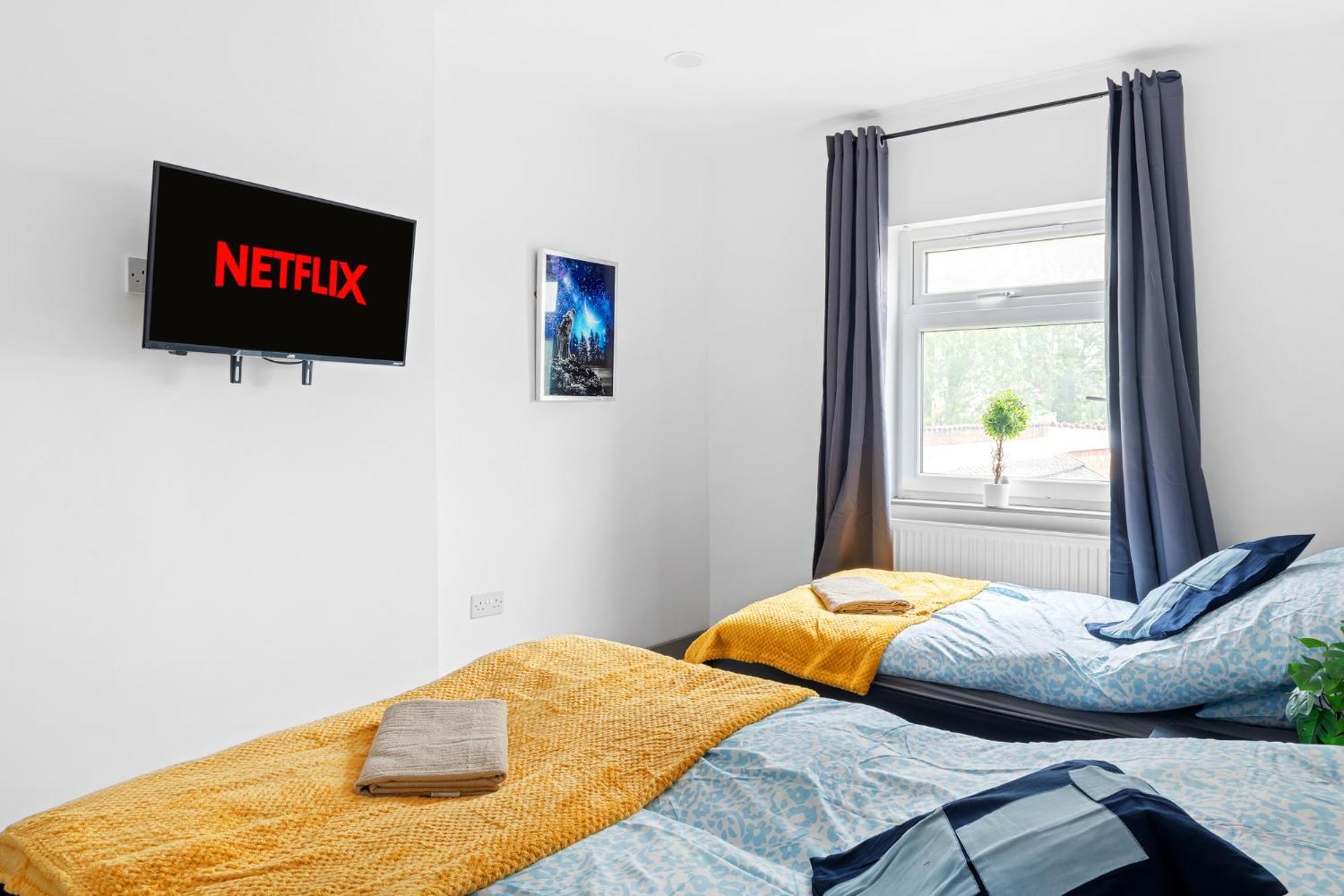 Stanion Luxurious 3 Bedroom Modern House Northamptonshire, Double, Twins, Single, Free Parking, Free Wi-Fi, Pets, Up To 8 Sleeps, 4 Smart Tvs Corby Eksteriør billede