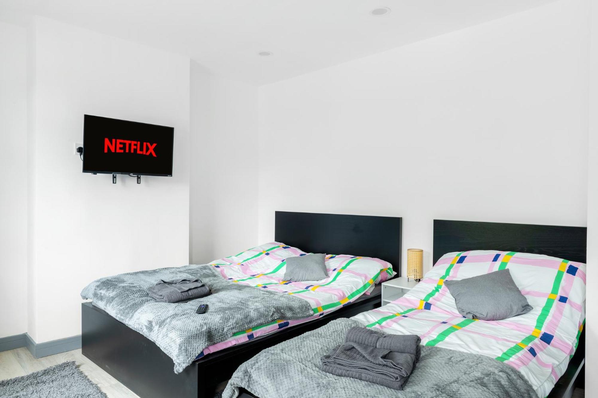 Stanion Luxurious 3 Bedroom Modern House Northamptonshire, Double, Twins, Single, Free Parking, Free Wi-Fi, Pets, Up To 8 Sleeps, 4 Smart Tvs Corby Eksteriør billede