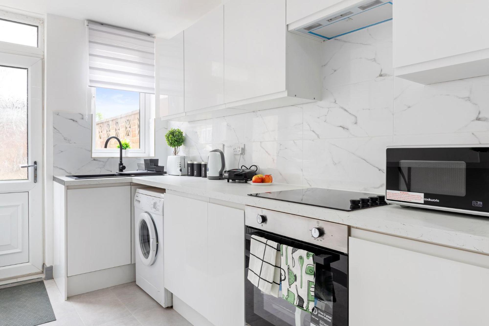 Stanion Luxurious 3 Bedroom Modern House Northamptonshire, Double, Twins, Single, Free Parking, Free Wi-Fi, Pets, Up To 8 Sleeps, 4 Smart Tvs Corby Eksteriør billede