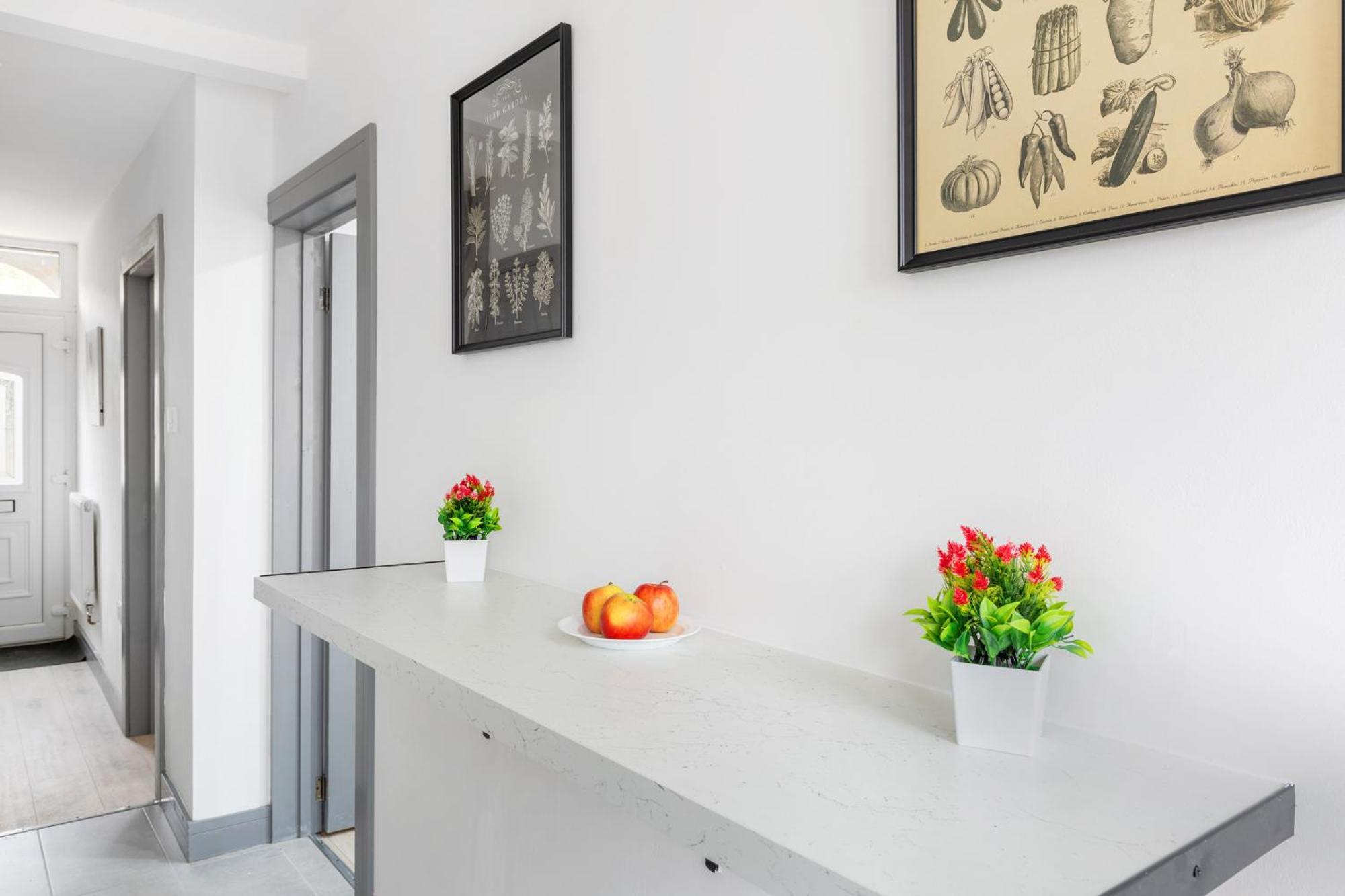 Stanion Luxurious 3 Bedroom Modern House Northamptonshire, Double, Twins, Single, Free Parking, Free Wi-Fi, Pets, Up To 8 Sleeps, 4 Smart Tvs Corby Eksteriør billede