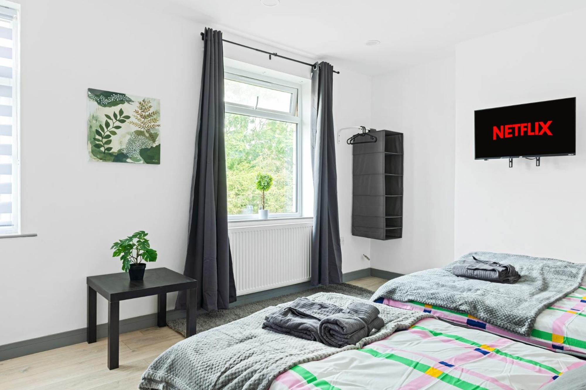 Stanion Luxurious 3 Bedroom Modern House Northamptonshire, Double, Twins, Single, Free Parking, Free Wi-Fi, Pets, Up To 8 Sleeps, 4 Smart Tvs Corby Eksteriør billede