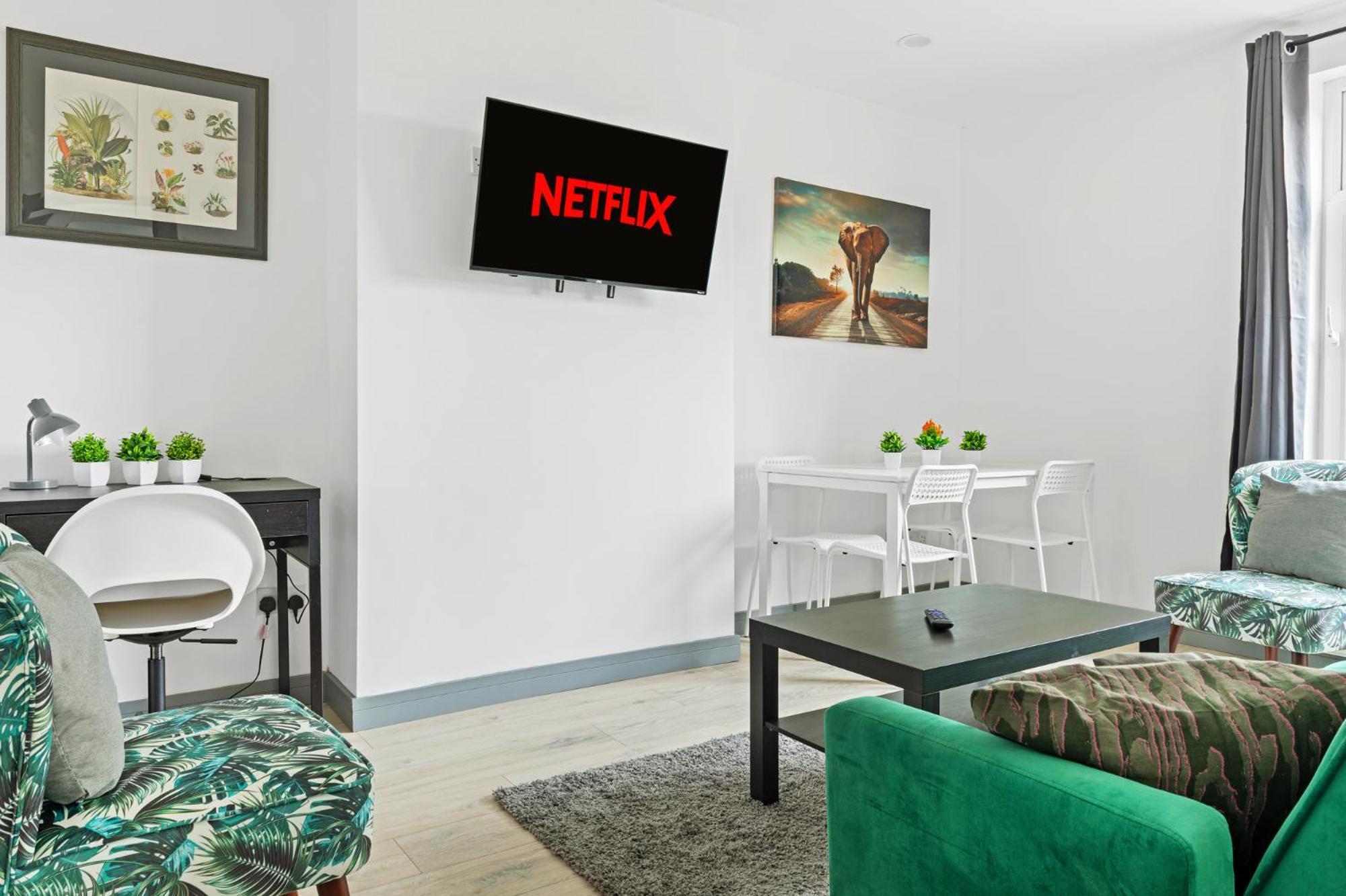 Stanion Luxurious 3 Bedroom Modern House Northamptonshire, Double, Twins, Single, Free Parking, Free Wi-Fi, Pets, Up To 8 Sleeps, 4 Smart Tvs Corby Eksteriør billede